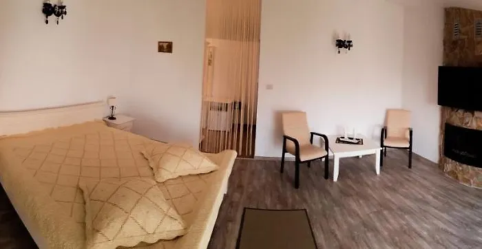 Pensionat De Vie Estival 3*